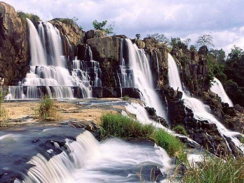 Величественные водопады в провинции Ламдонг - ảnh 2